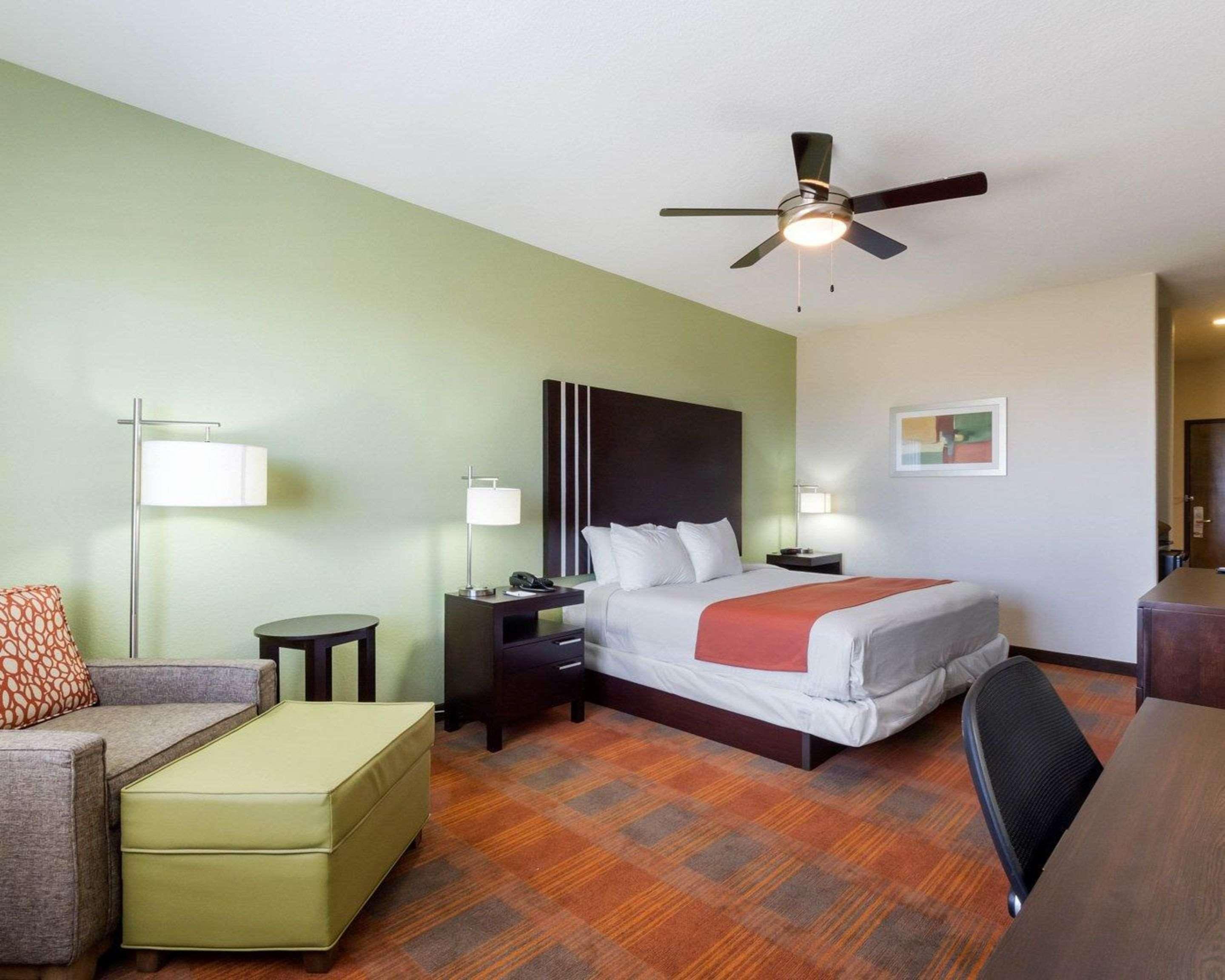 Quality Inn & Suites Victoria East Zewnętrze zdjęcie